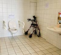 Blick in die Behindertentoilette